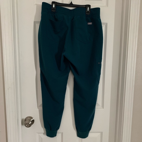 FIGS CATARINA TOP+ZAMORA JOGGERS - Picture 4 of 6